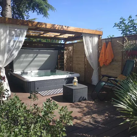 Pensión Villa Bella Sun&SPA, Piscine&jacuzzi privés, Suites d'Exception Exclusivement Couple 3*