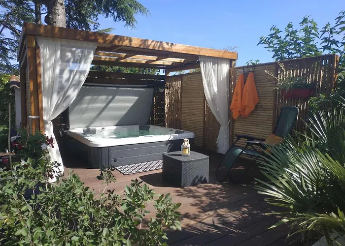 Pensión Villa Bella Sun&SPA, Piscine&jacuzzi privés, Suites d'Exception Exclusivement Couple 3*