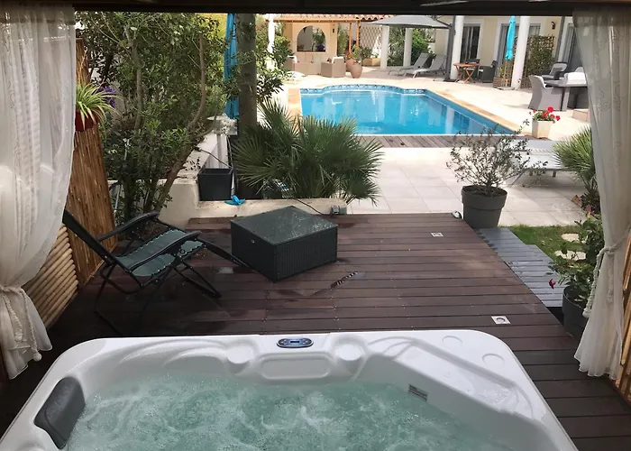 Villa Bella Sun&SPA, Piscine&jacuzzi privés, Suites d'Exception Exclusivement Couple 3*
